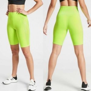 ATHLETA STAY FLY 9" HIGH RISE REFLECTIVE COMPRESSION SNAKESKIN SHORTS SIZE SMALL